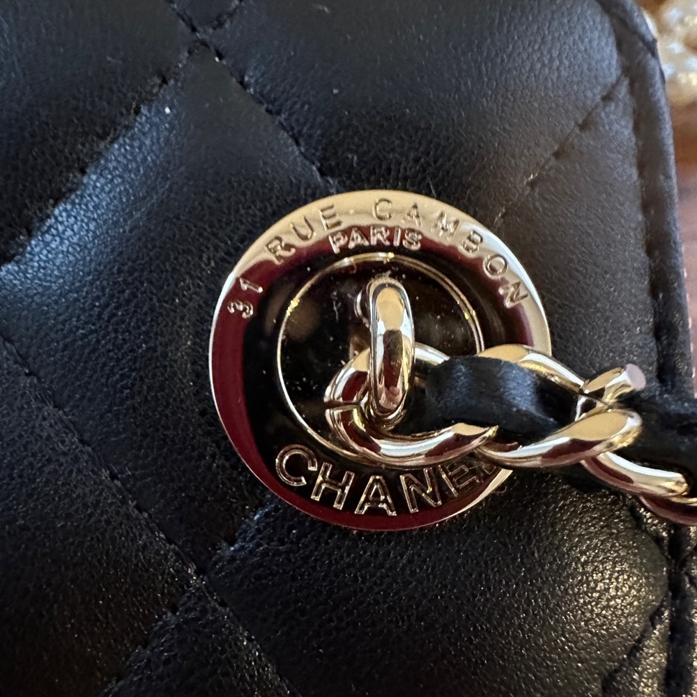 Chanel never worn vanity bag with pearl - Picture 5 of 12